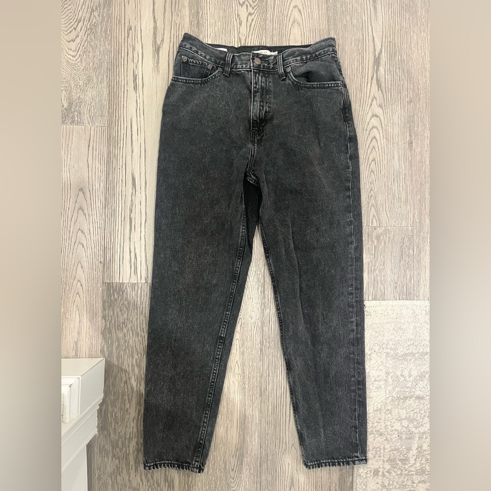Levi’s Black High-Waisted Mom Jeans Size 28